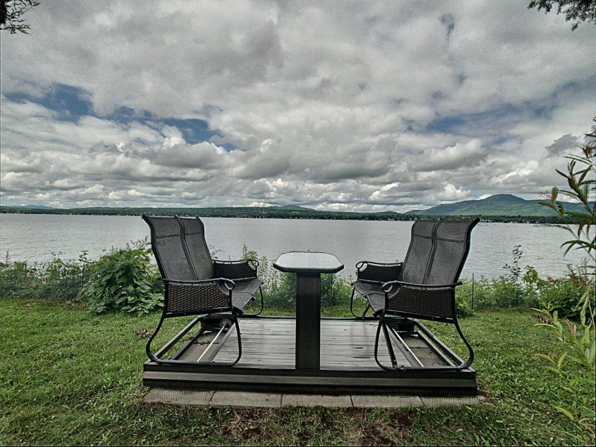 Location Tourisme Estrie - Oberge Du Village Magog Dış mekan fotoğraf