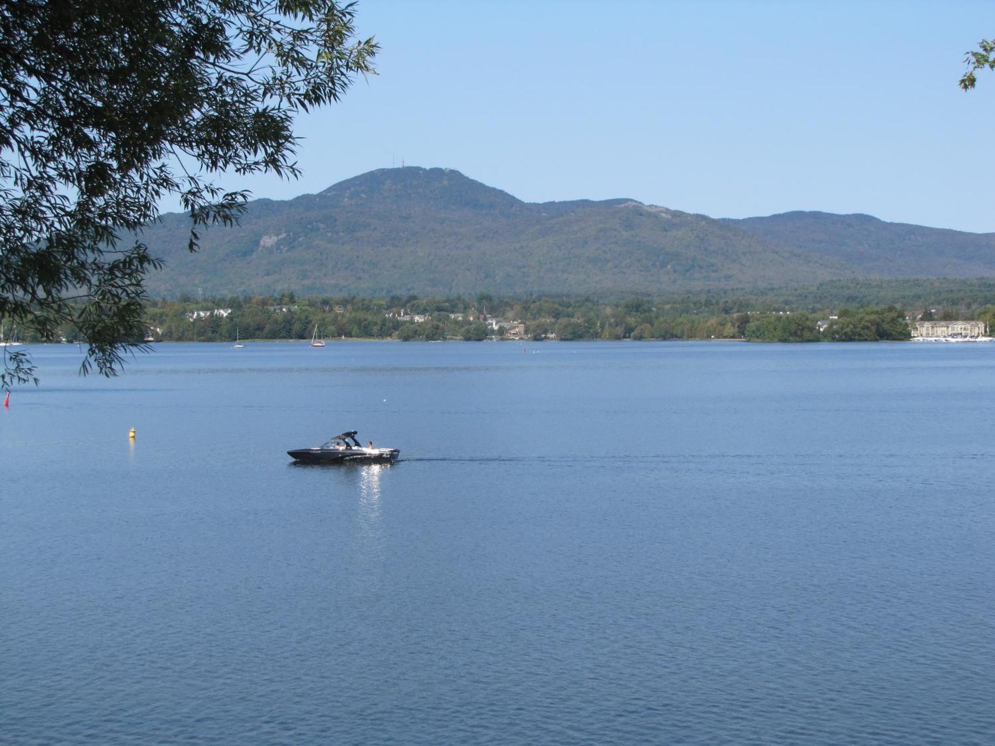 Location Tourisme Estrie - Oberge Du Village Magog Dış mekan fotoğraf