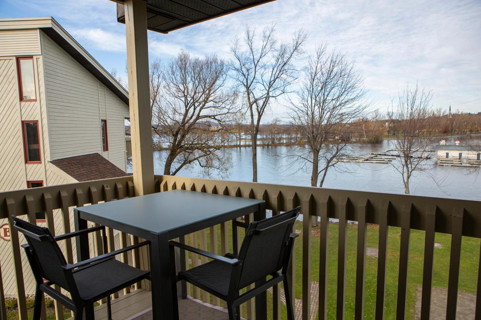 Location Tourisme Estrie - Oberge Du Village Magog Dış mekan fotoğraf