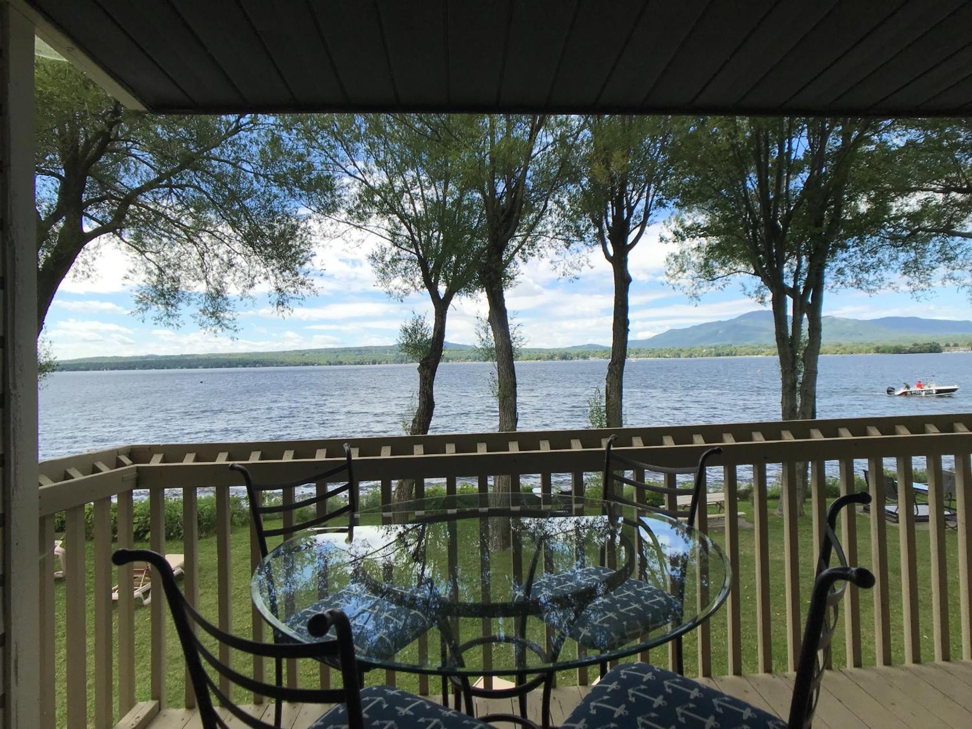 Location Tourisme Estrie - Oberge Du Village Magog Dış mekan fotoğraf