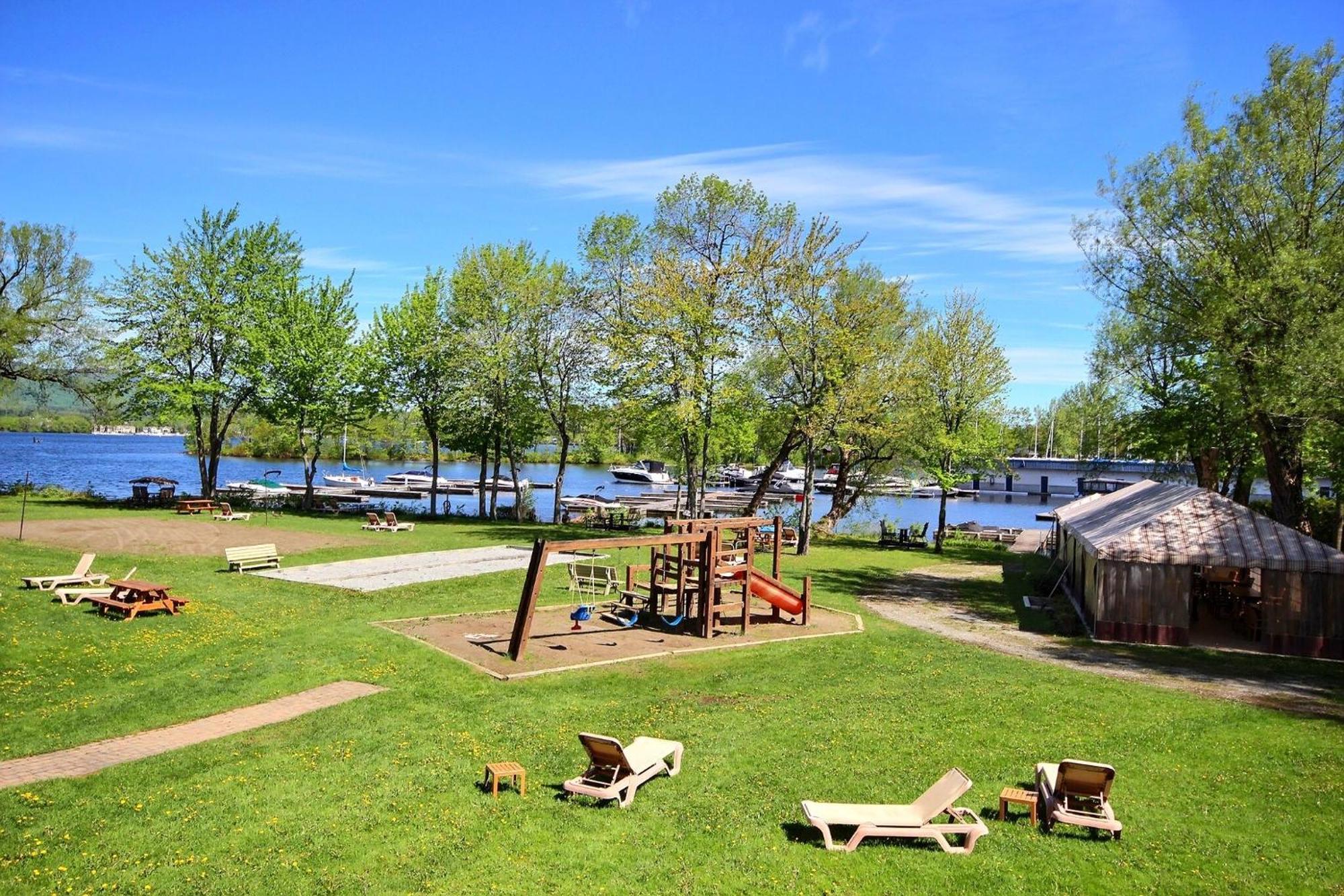 Location Tourisme Estrie - Oberge Du Village Magog Dış mekan fotoğraf
