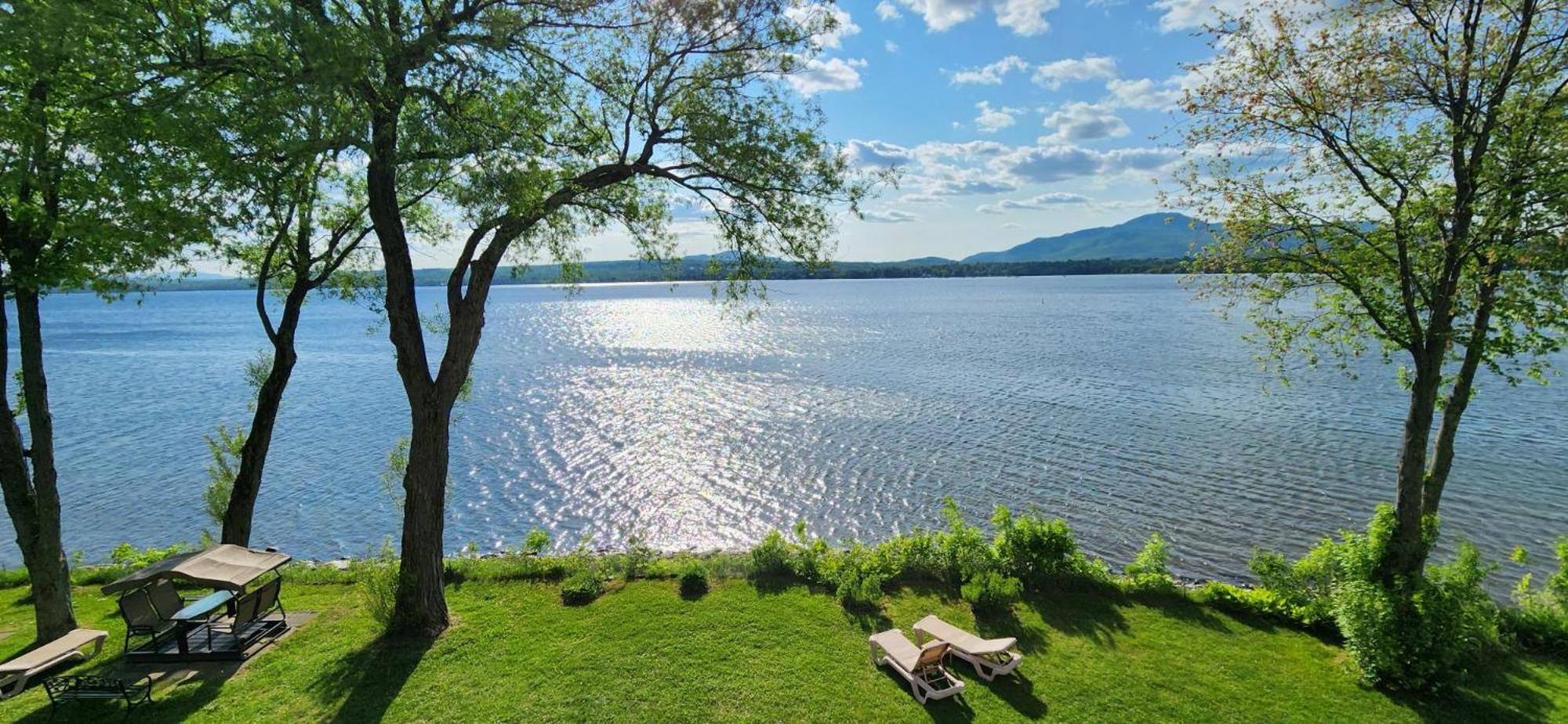 Location Tourisme Estrie - Oberge Du Village Magog Dış mekan fotoğraf