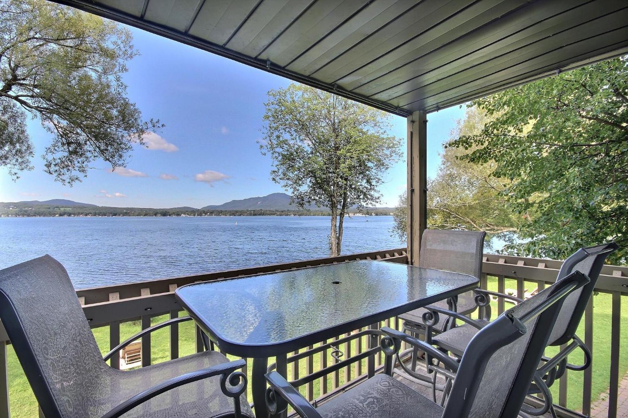 Location Tourisme Estrie - Oberge Du Village Magog Dış mekan fotoğraf